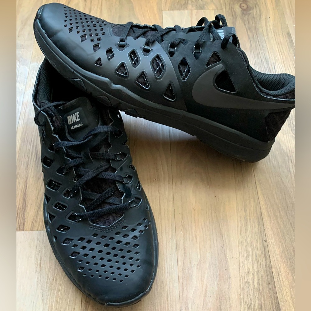 Nike 2.0 training shoes size 9.5 (Rare)